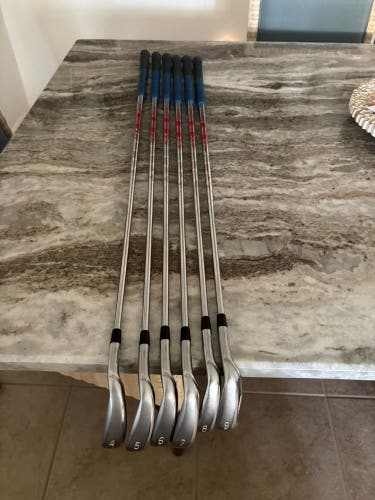 Men's 2016 Mizuno JPX 900 Forged Right Handed Iron Set Regular Flex 6 Pieces Steel Shaft (Used)
