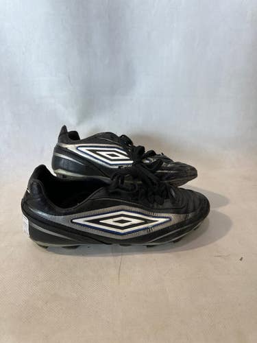 Umbro (Used) Size M 6.5 (W 7.5) Black Cleats