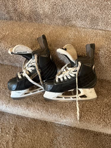 2015 Bauer Nexus 5000 Hockey Skates Extra Wide Width Size 4 (Used)