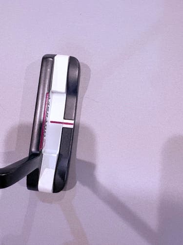 Black Men's 2018 Odyssey Blade O-Works#1 Right Handed Putter Uniflex 35" (Used)