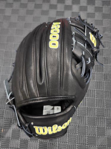 Wilson RH A2000 Baseball Glove 11.25"