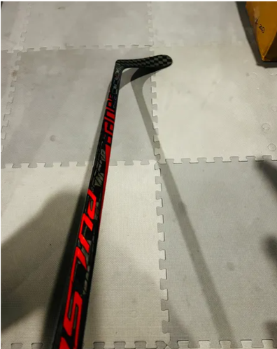 NEW Intermediate Bauer Pulse Right Handed Red Hockey Stick P28 65 Flex (New)