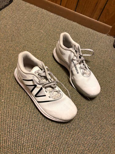 White Men's Size M 11.0 (W 12.0) Adult New Balance Shoes (Used)