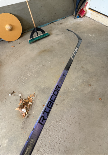 Senior CCM Ribcor Trigger 8 Pro Right Handed Hockey Stick P28 75 Flex (New)