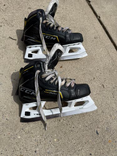 2020 CCM Super Tacks 9370 Hockey Goalie Skates Regular Width Size 5 (Used)
