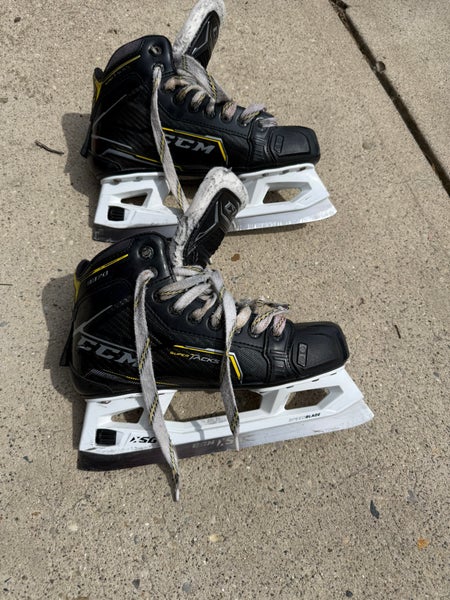 2020 CCM Super Tacks 9370 Hockey Goalie Skates Regular Width Size 5 (Used)