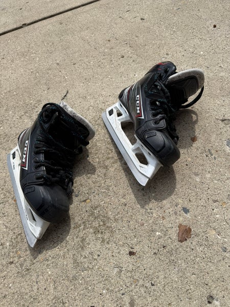 2019 CCM JetSpeed FT460 Hockey Goalie Skates Regular Width Size 4 (Used)