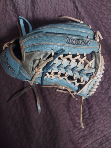 Wilson RH Outfield A2000 Softball Glove 12.5" (Used)