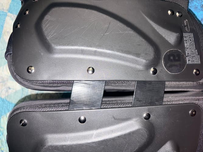 Medium Youth Xenith Flyte Shoulder Pads (Used)