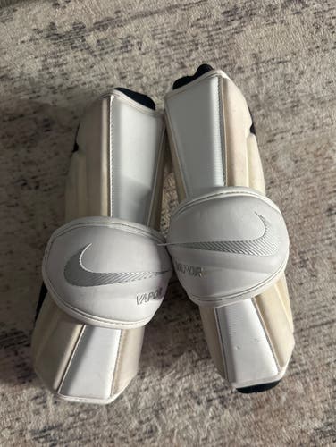 Medium/Large Adult Nike Vapor Arm Pads (Used)