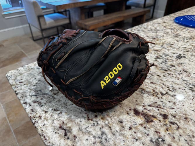 Wilson A2000 RH Catcher's Baseball Glove 32.5" Made in Japan A2403 Kip(Used)