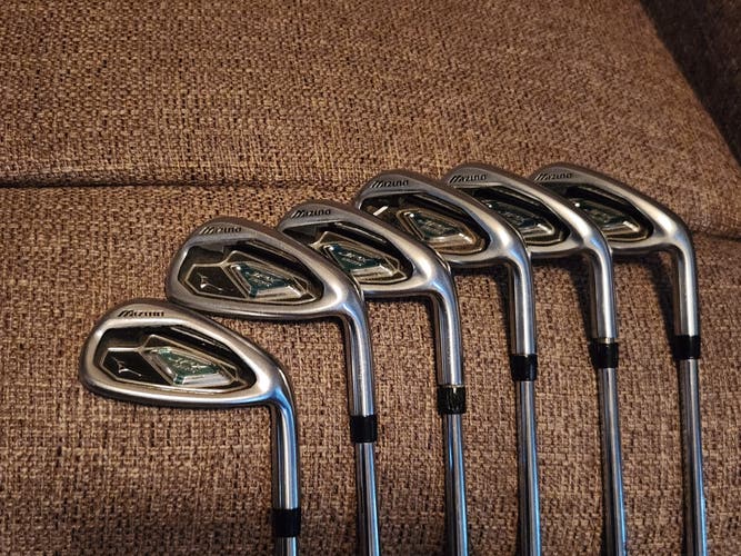 Mizuno JPX 825 Golf Iron Set: 5-9, PW