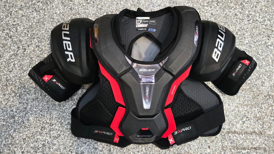 Men's Medium Senior Bauer Vapor 3X Pro Shoulder Pads (Used)