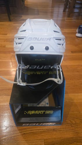 Small Bauer Re-Akt 150 Helmet
