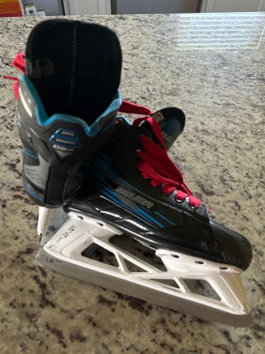 Bauer  Goalie Hockey Skates Extra Wide Width Size 4.5 (Used)