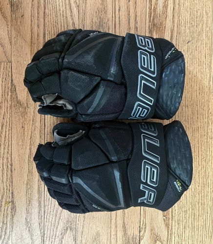 Bauer Hyperlite Gloves (Lightly Used)