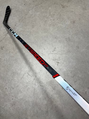 80 Flex P28 Senior CCM JetSpeed FT6 Pro Right Hand Hockey Stick Pro Stock (Like New)