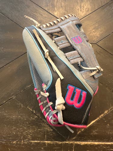 2024 Wilson A2000 LH Outfield Softball Glove 12.5" (Used)