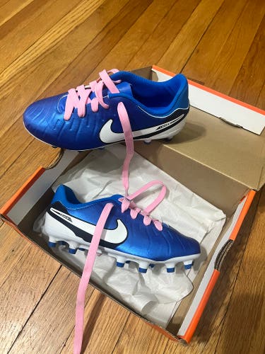 Blue Unisex 1Y (Big Kids / Youth) Nike Jr Legend 10 Academy FG/MG Football Soccer Shoe