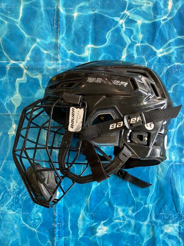 Small Bauer Re-Akt 150 Helmet (Used)