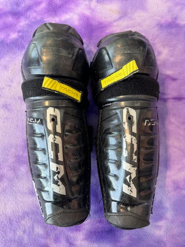 Junior CCM Tacks AS-V Shin Pads 11" (Used)