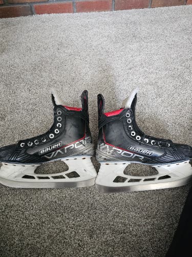 Black Bauer Vapor 3X Hockey Skates Size 5.5 (Used)
