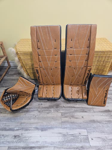 32" True Nitro Catalyst Full Right Goalie Full Set (New)