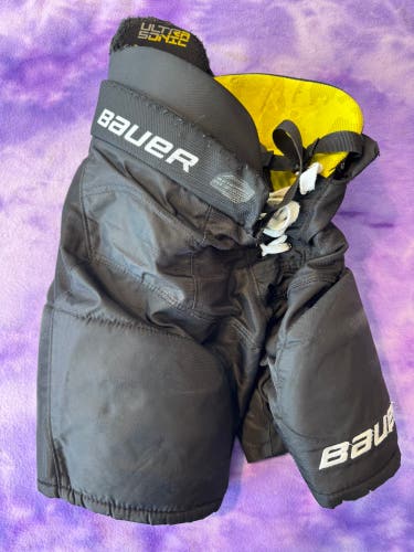 Black Youth Large Bauer Supreme Ultrasonic Hockey Pants (Used)
