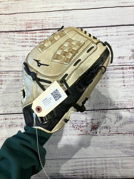 White Mizuno Supreme RH Softball Glove 12.5" (Used)