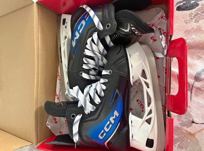 Blue 2025 CCM JetSpeed XTra Hockey Skates Regular Width Size 3 (New)