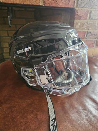 Medium Bauer Hyperlite 2 Helmet (Used)