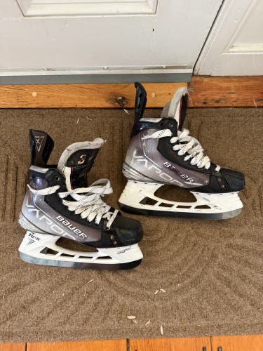 Bauer Vapor Hyperlite Hockey Skates Regular Width Pro Stock 8.5 (Used)