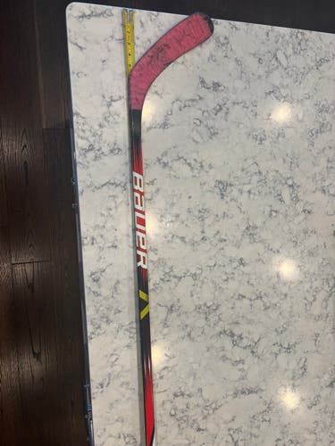 Junior Bauer Vapor 54” Length Right Handed Hockey Stick P92 30 Flex (Used)