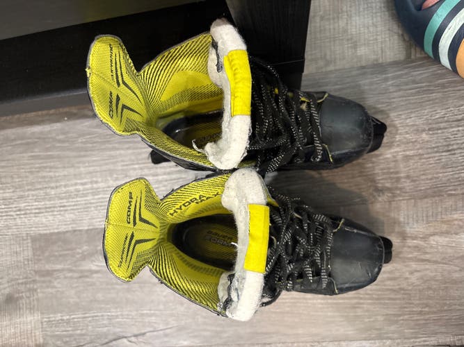 Bauer Supreme Comp Hockey Skates Size 3 (Used)