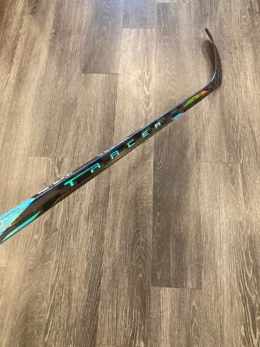 Junior Bauer Nexus Tracer Hockey Stick | RH P28
