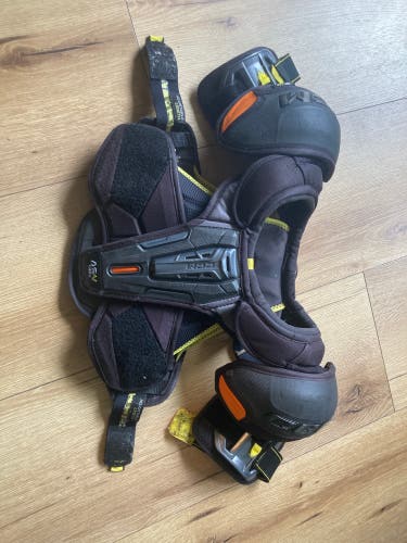 Men's Large Junior CCM Tacks AS-V Pro Shoulder Pads (Used)