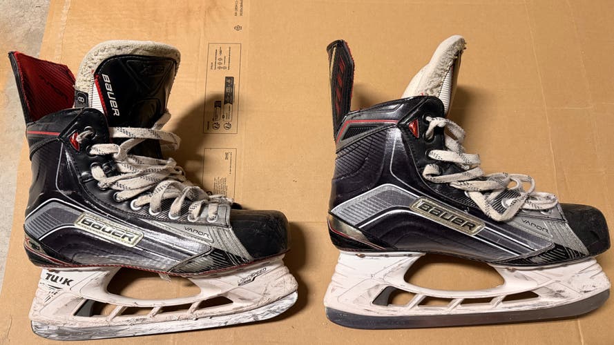 Bauer Vapor X900 Hockey Skates Regular Width 8 (Used)