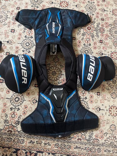 Men's Large Intermediate Bauer X Shoulder Pads (New)