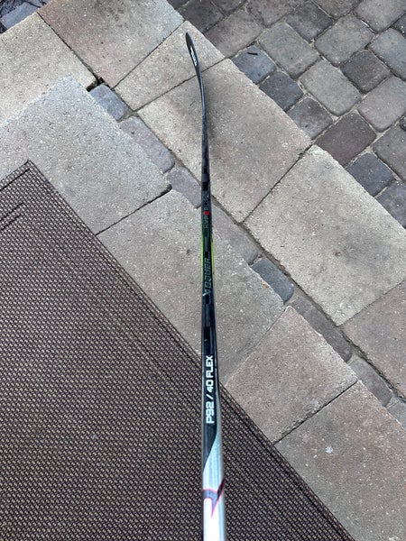 Junior Bauer Vapor Hyperlite 2 Right Handed Hockey Stick P92 40 Flex (Used)