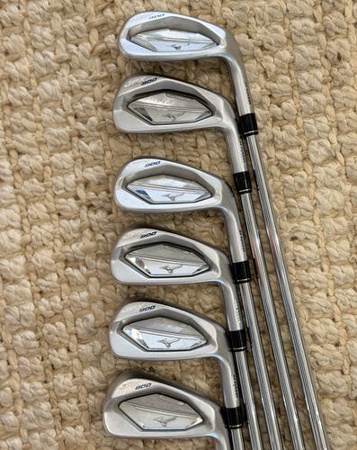 Men's Mizuno JPX 900 Forged Right Handed Iron Set 6 Pieces (5-PW) Steel Shaft (Used)