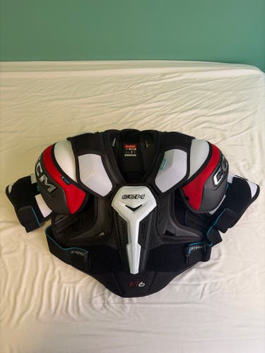 Medium Senior CCM JetSpeed FT6 Shoulder Pads (Used)