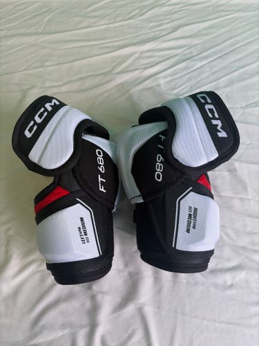 Senior Medium CCM JetSpeed FT680 Elbow Pads (Used)
