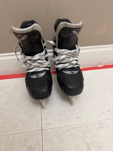 Black 2024 Bauer Supreme Shadow Hockey Skates Regular Width Size 5.5 (Used)