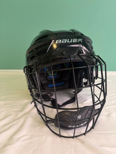 Large Bauer Re-Akt 155 Helmet (Used)