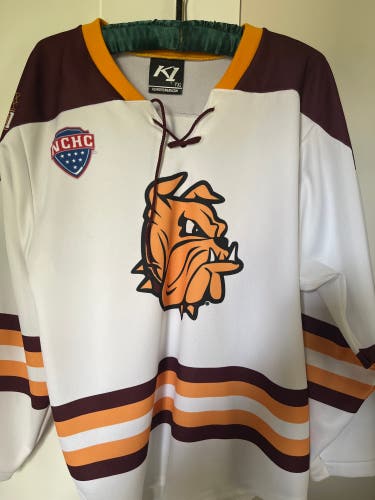 Youth XL white MN Duluth  jersey