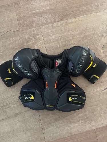 CCM Tacks 9080 used shoulder pads