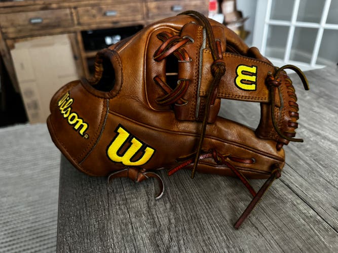 Wilson A2000 DP15 RH Infield Baseball Glove 11.5" (Used)