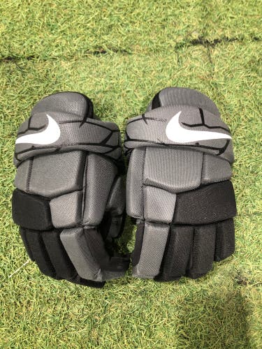 Youth Medium Nike Vapor LT Lacrosse Gloves (Used)
