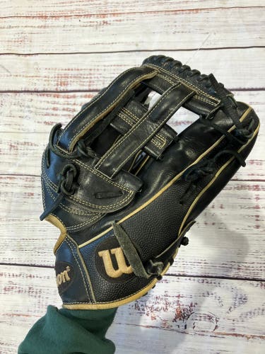 Black Wilson A2000 RH Baseball Glove 12.75" (Used)