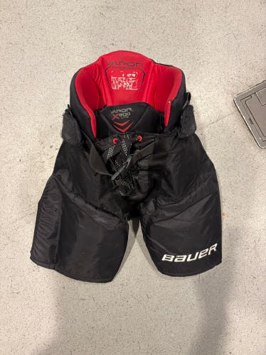 Black Junior Medium Bauer Vapor X800 Lite Hockey Pants (Used)